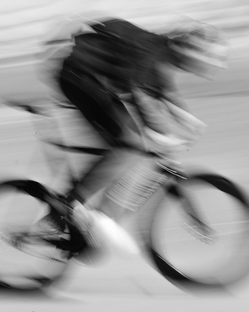 Cycliste pendant un test de puissance au laboratoire PaceLab